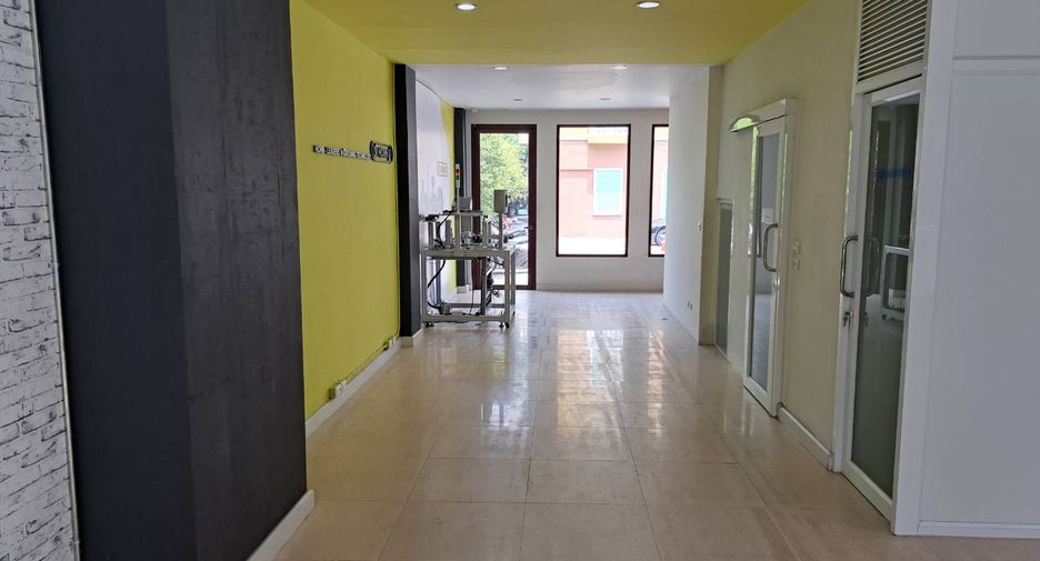 For sale retail Space in Bang Khen, Bangkok