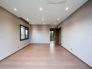 For sale 7 bedrooms house in Mueang Samut Prakan, Samut Prakan