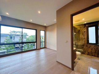 For sale 7 bedrooms house in Mueang Samut Prakan, Samut Prakan