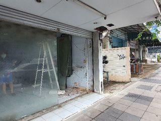 For sale 3 bedrooms retail Space in Bang Sue, Bangkok