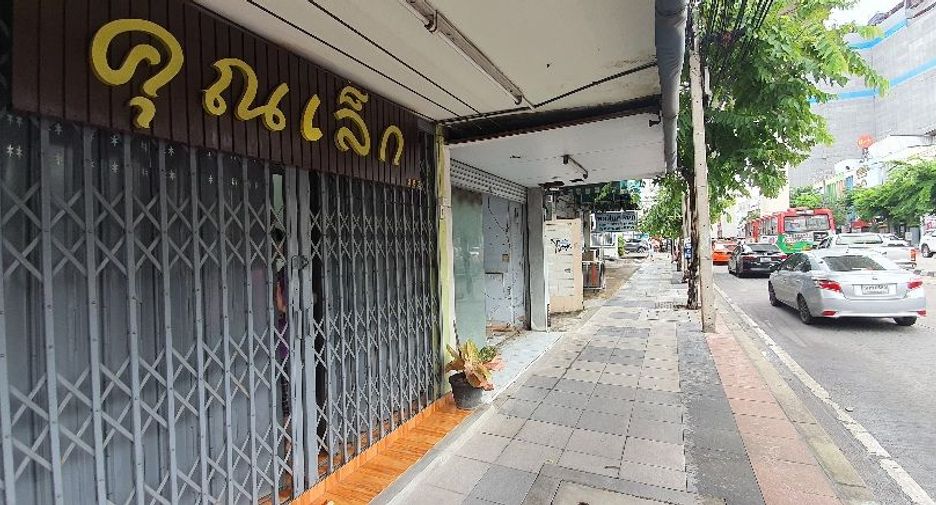 For sale 3 Beds retail Space in Bang Sue, Bangkok