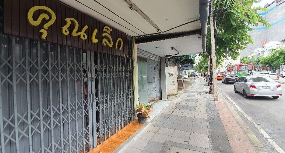 À vendre 3 chambres local commercial à Bang Sue, Bangkok