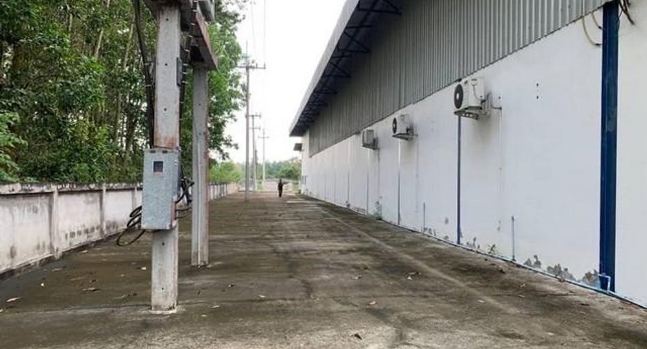 For rent 1 bed warehouse in Ban Bueng, Chonburi