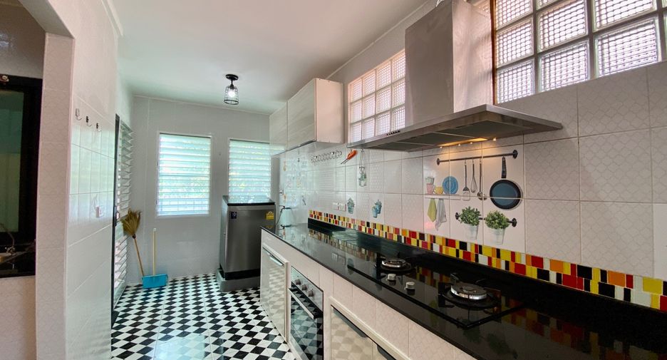 For rent 4 bedrooms house in San Sai, Chiang Mai