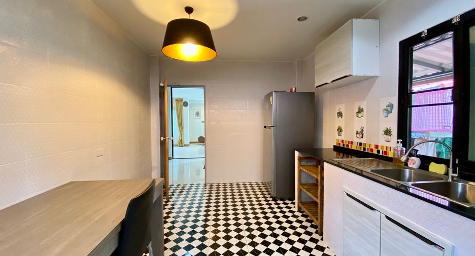 For rent 4 bedrooms house in San Sai, Chiang Mai