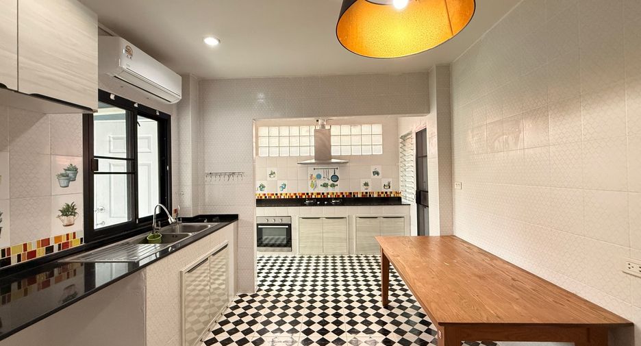 For rent 4 bedrooms house in San Sai, Chiang Mai