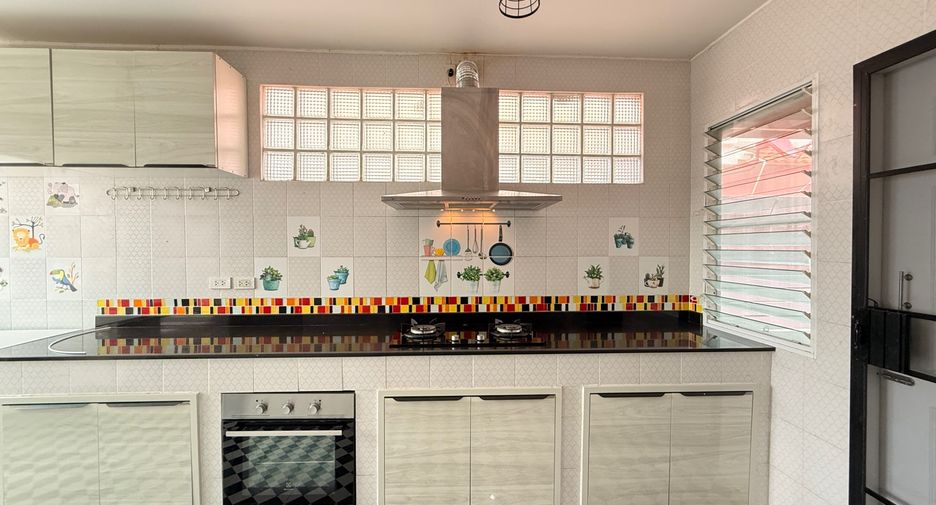 For rent 4 bedrooms house in San Sai, Chiang Mai