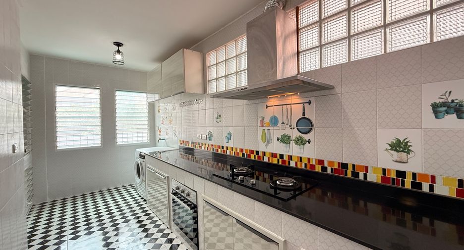 For rent 4 bedrooms house in San Sai, Chiang Mai