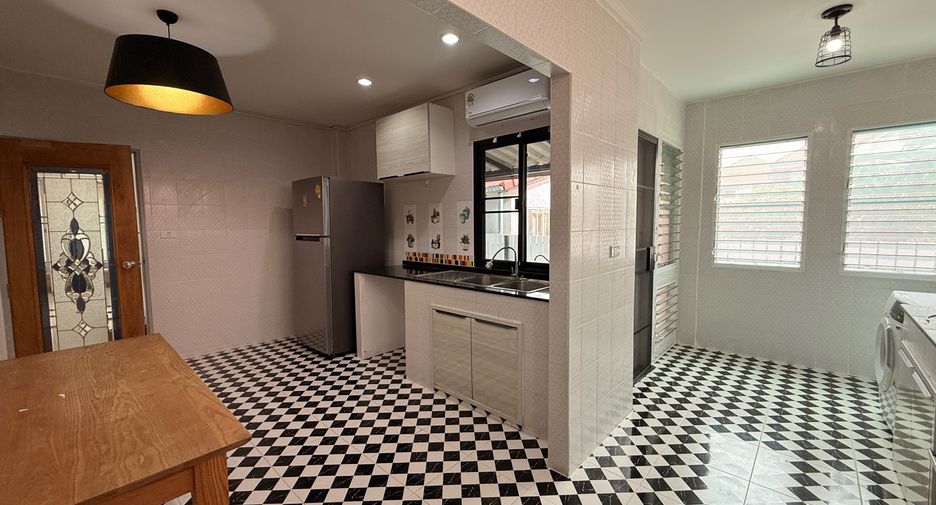 For rent 4 bedrooms house in San Sai, Chiang Mai