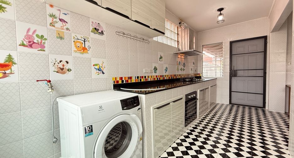 For rent 4 bedrooms house in San Sai, Chiang Mai