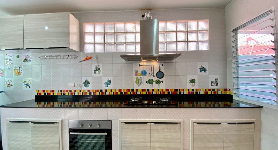 For rent 4 bedrooms house in San Sai, Chiang Mai