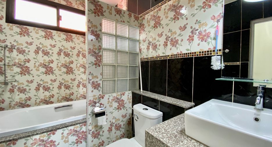 For rent 4 bedrooms house in San Sai, Chiang Mai