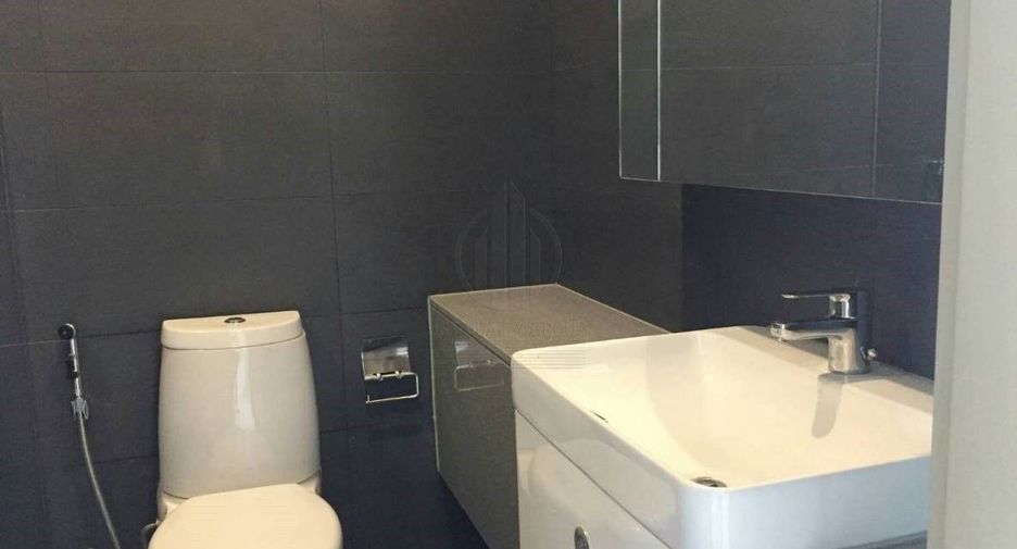 Condo en alquiler de 2 habitaciones en Pathum Wan, Bangkok
