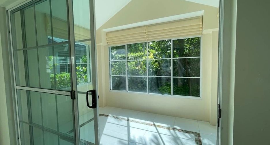 Casa en venta de 3 habitaciones en Phra Khanong, Bangkok