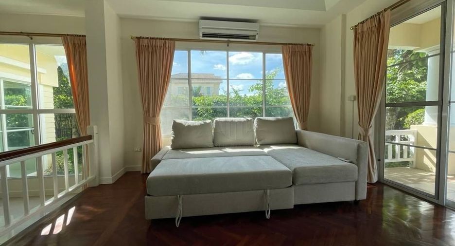 Casa en venta de 3 habitaciones en Phra Khanong, Bangkok