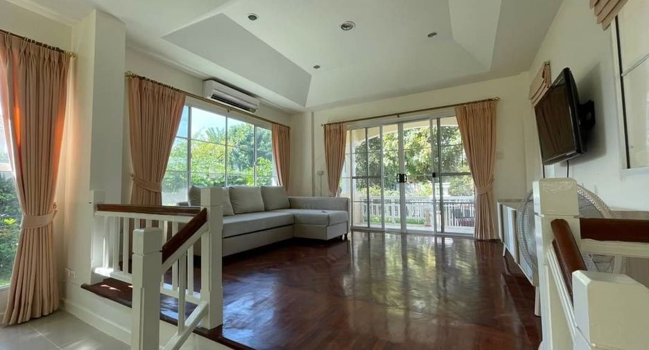 Casa en venta de 3 habitaciones en Phra Khanong, Bangkok