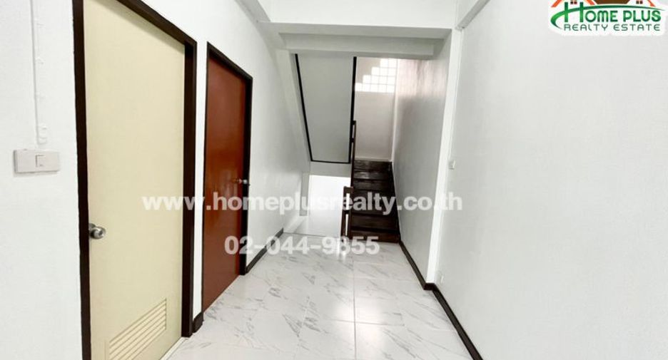 For sale 4 bedrooms townhouse in Bang Khen, Bangkok