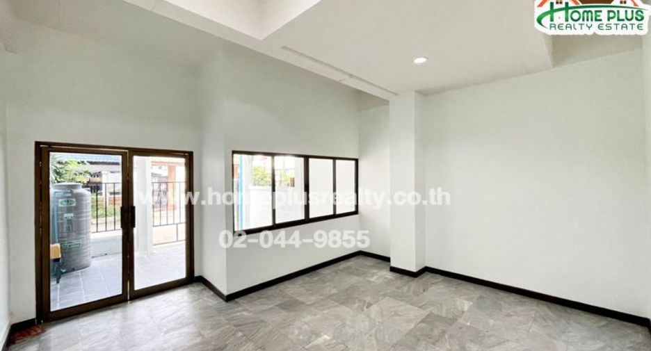 For sale 4 bedrooms townhouse in Bang Khen, Bangkok