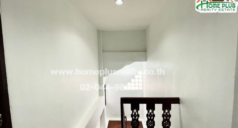 For sale 4 bedrooms townhouse in Bang Khen, Bangkok