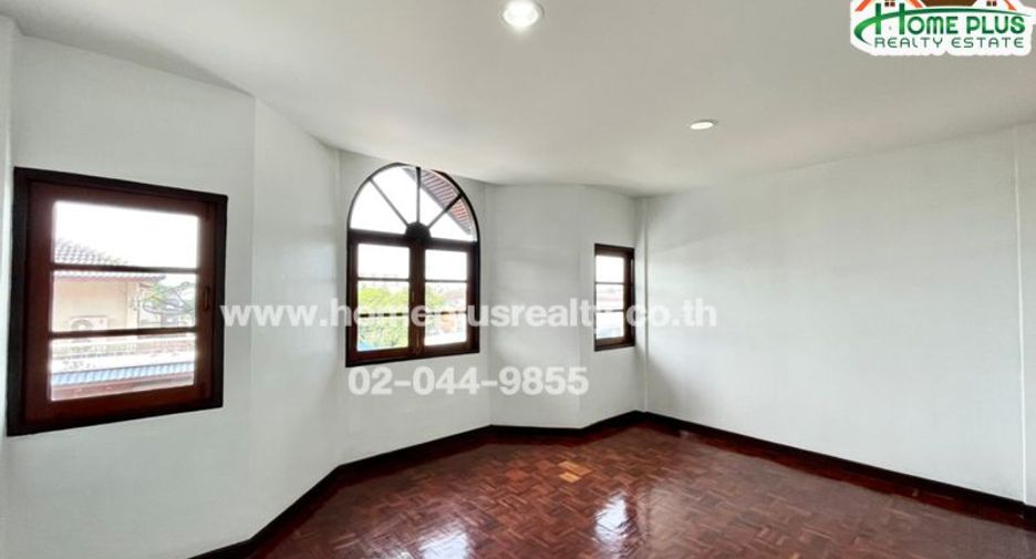 For sale 4 bedrooms townhouse in Bang Khen, Bangkok