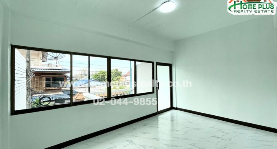 For sale 4 bedrooms townhouse in Bang Khen, Bangkok