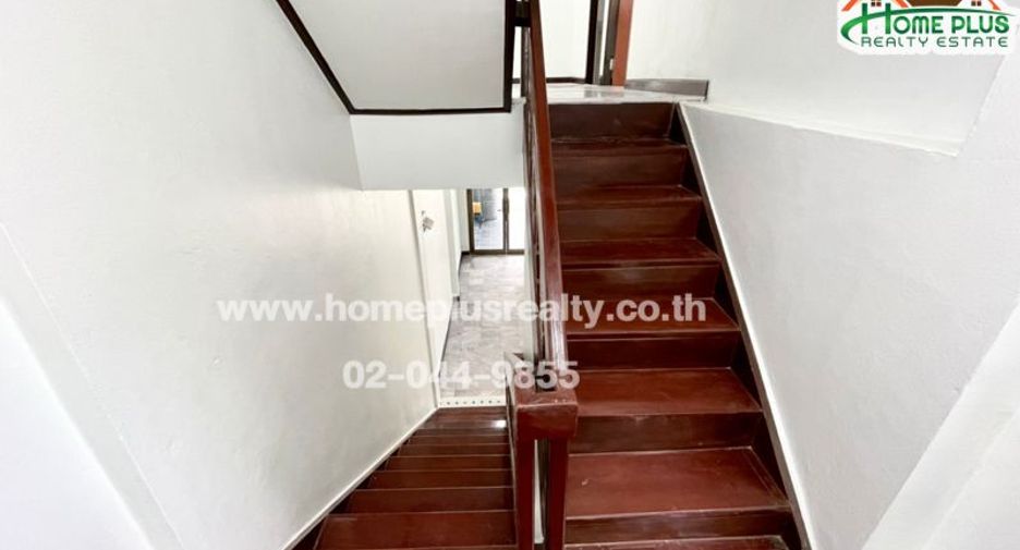 For sale 4 bedrooms townhouse in Bang Khen, Bangkok