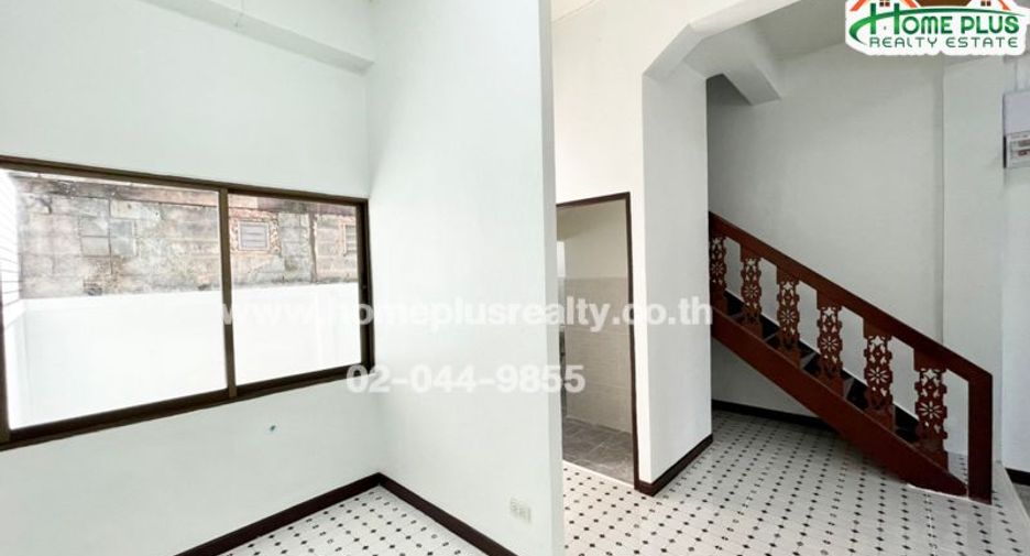 For sale 4 bedrooms townhouse in Bang Khen, Bangkok