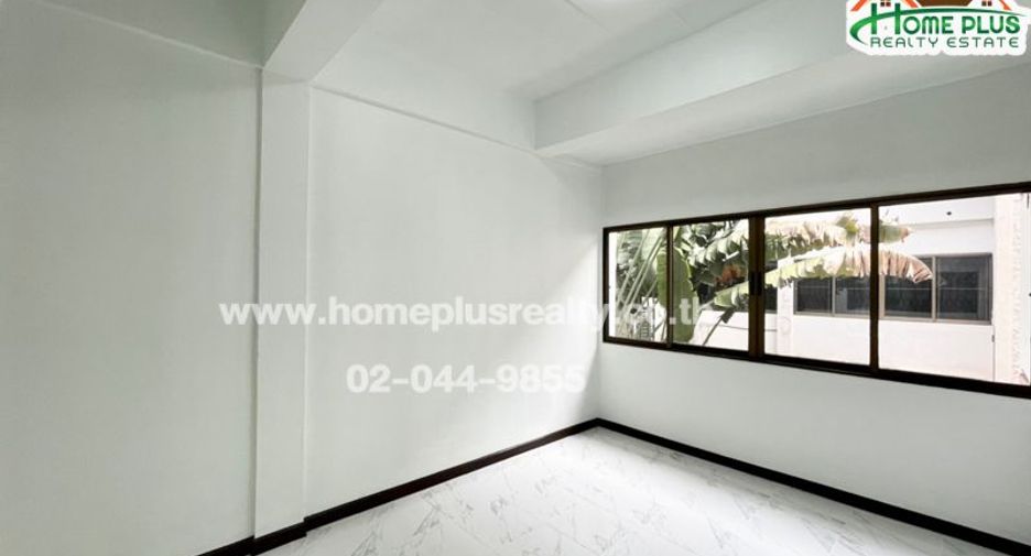 For sale 4 bedrooms townhouse in Bang Khen, Bangkok