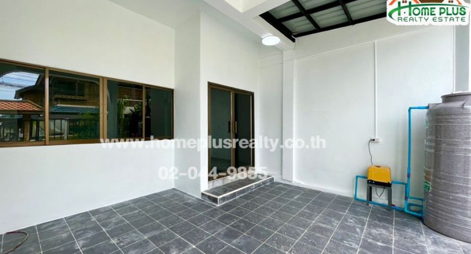 For sale 4 bedrooms townhouse in Bang Khen, Bangkok