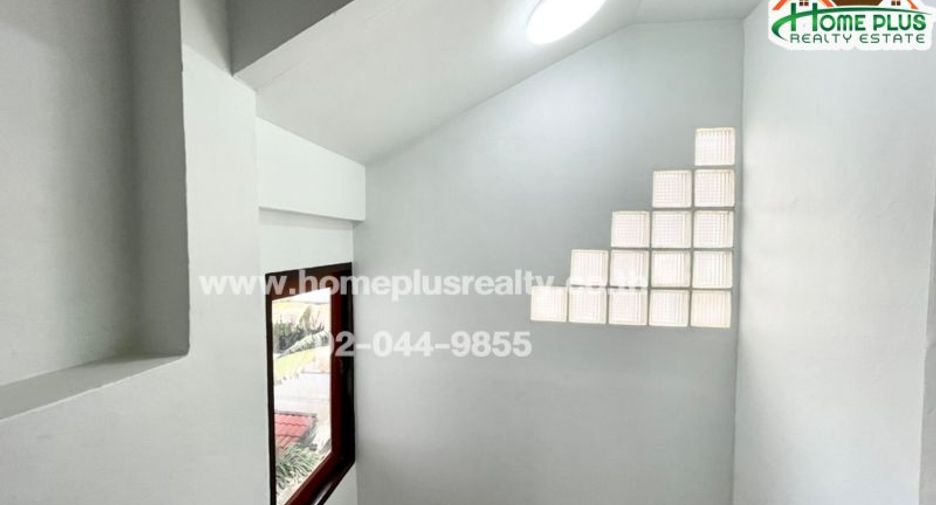 For sale 4 bedrooms townhouse in Bang Khen, Bangkok