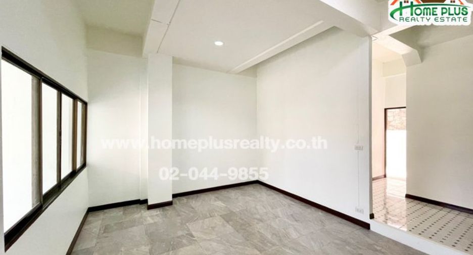 For sale 4 bedrooms townhouse in Bang Khen, Bangkok