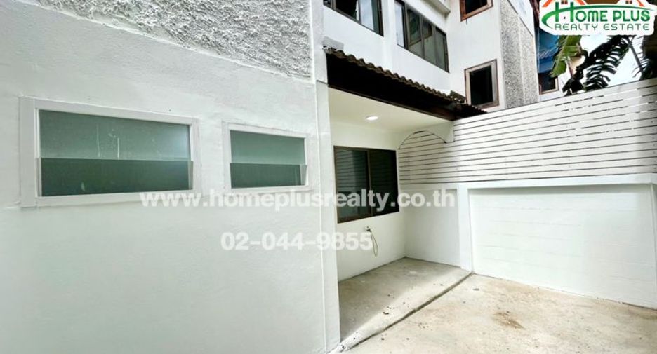 For sale 4 bedrooms townhouse in Bang Khen, Bangkok