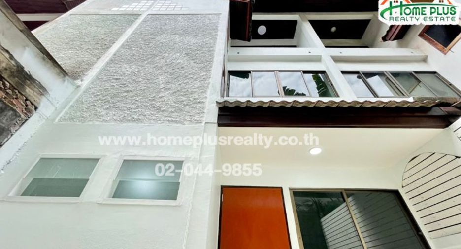 For sale 4 bedrooms townhouse in Bang Khen, Bangkok