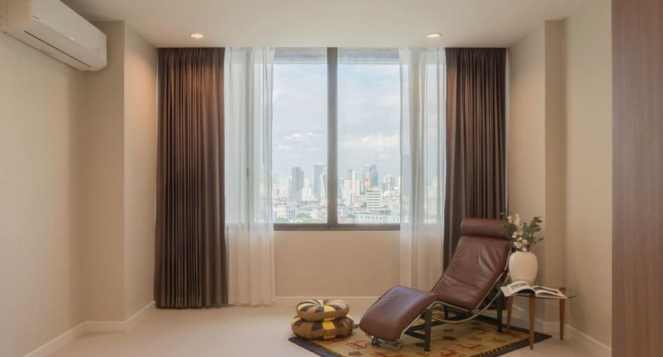 For rent 3 bedrooms condo in Bang Rak, Bangkok
