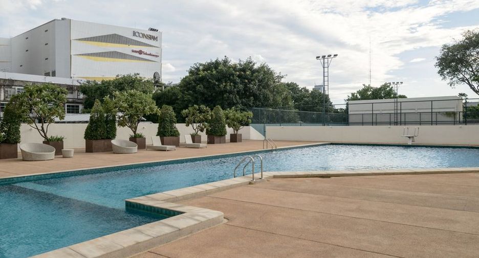 For rent 3 bedrooms condo in Bang Rak, Bangkok