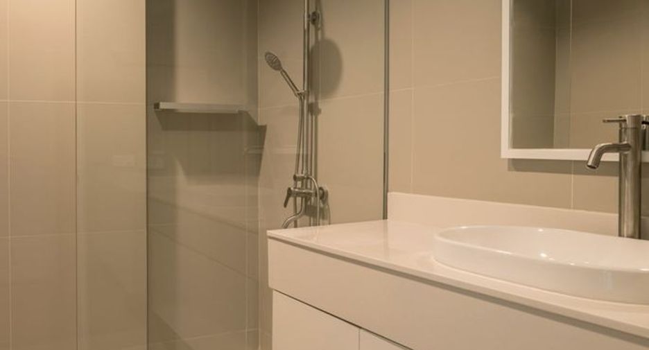 For rent 3 bedrooms condo in Bang Rak, Bangkok