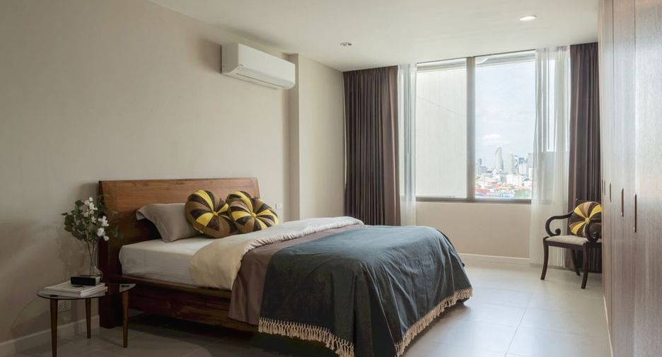For rent 3 bedrooms condo in Bang Rak, Bangkok