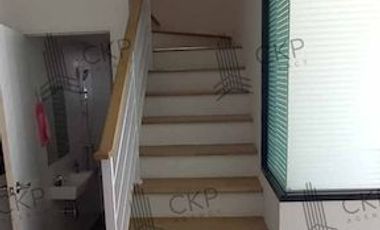 Casa adosada en venta de 3 habitaciones en Krathum Baen, Samut Sakhon