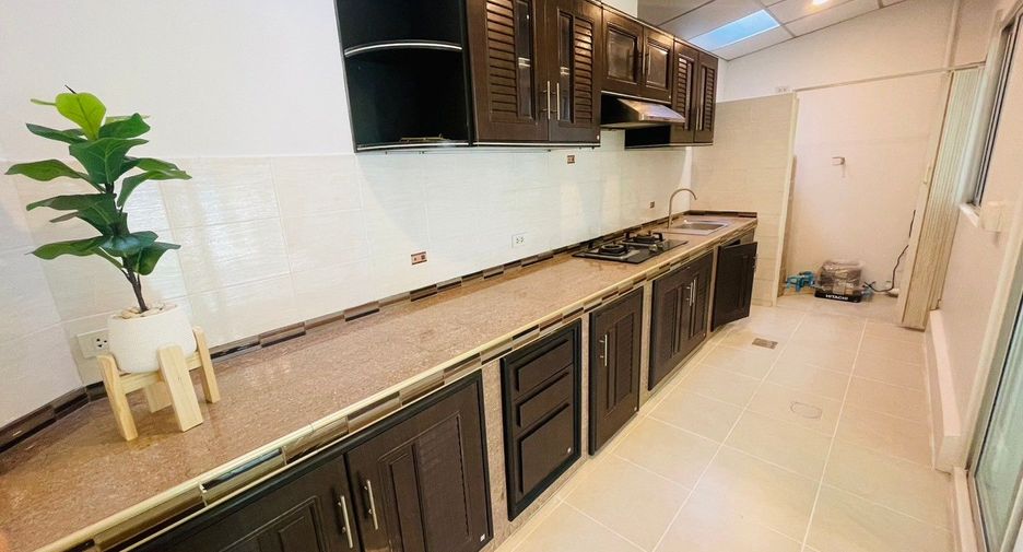 À vendre 3 chambres maison de ville à Don Mueang, Bangkok