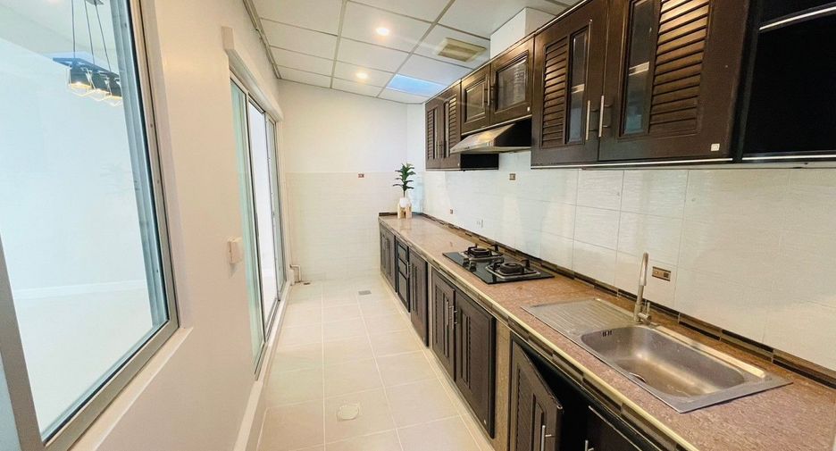 À vendre 3 chambres maison de ville à Don Mueang, Bangkok