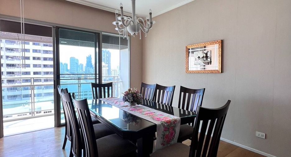 Condo en alquiler de 3 habitaciones en Khlong Toei, Bangkok