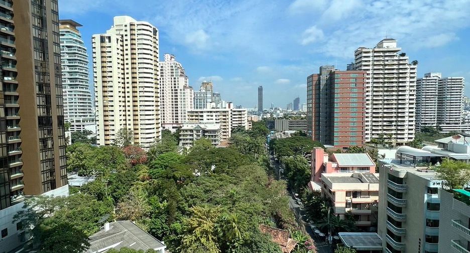 Condo en alquiler de 3 habitaciones en Khlong Toei, Bangkok