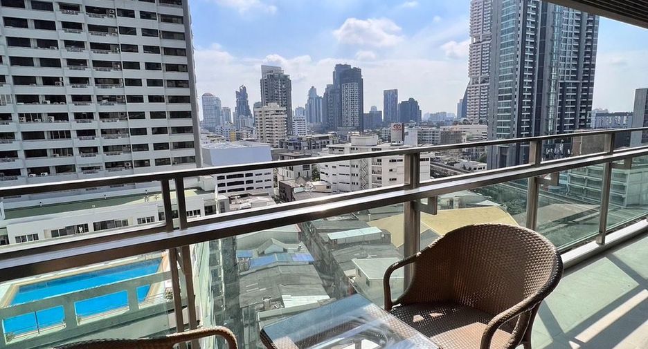 Condo en alquiler de 3 habitaciones en Khlong Toei, Bangkok