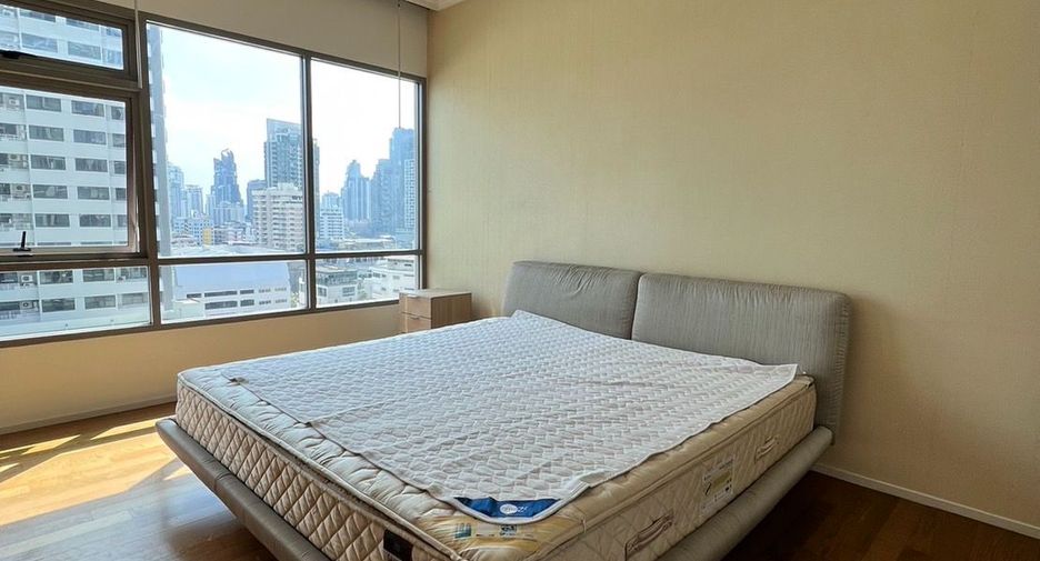 Condo en alquiler de 3 habitaciones en Khlong Toei, Bangkok