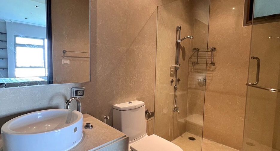 Condo en alquiler de 3 habitaciones en Khlong Toei, Bangkok
