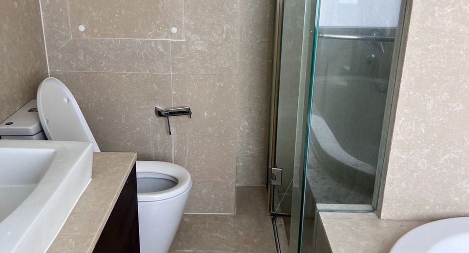 Condo en alquiler de 3 habitaciones en Khlong Toei, Bangkok