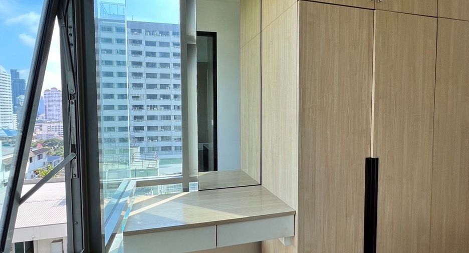 Condo en alquiler de 3 habitaciones en Khlong Toei, Bangkok