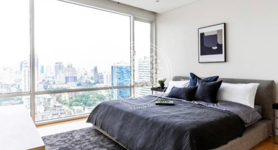 For rent 2 bedrooms condo in Khlong Toei, Bangkok
