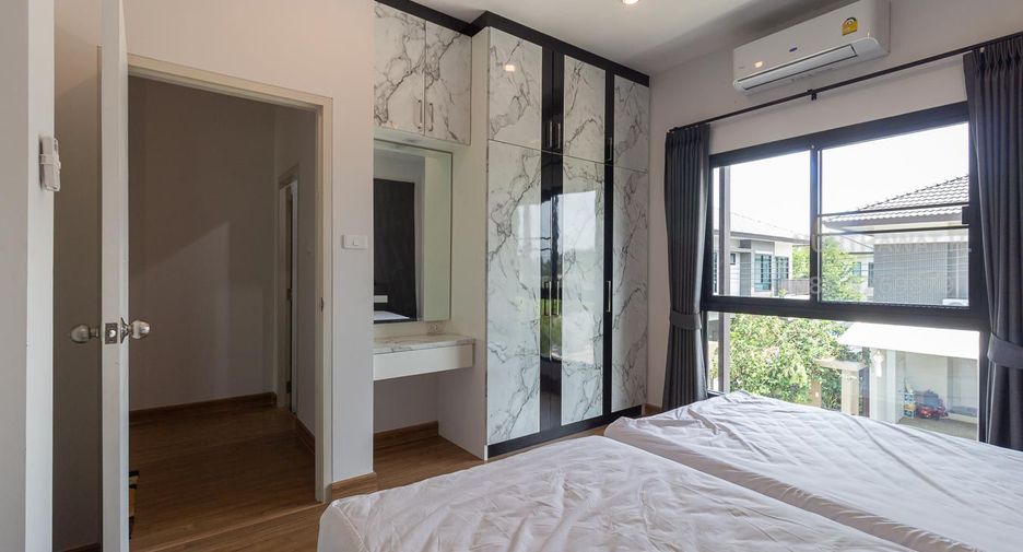 For rent 3 bedrooms house in San Kamphaeng, Chiang Mai