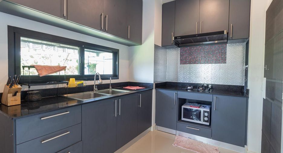 For rent 3 bedrooms house in San Kamphaeng, Chiang Mai